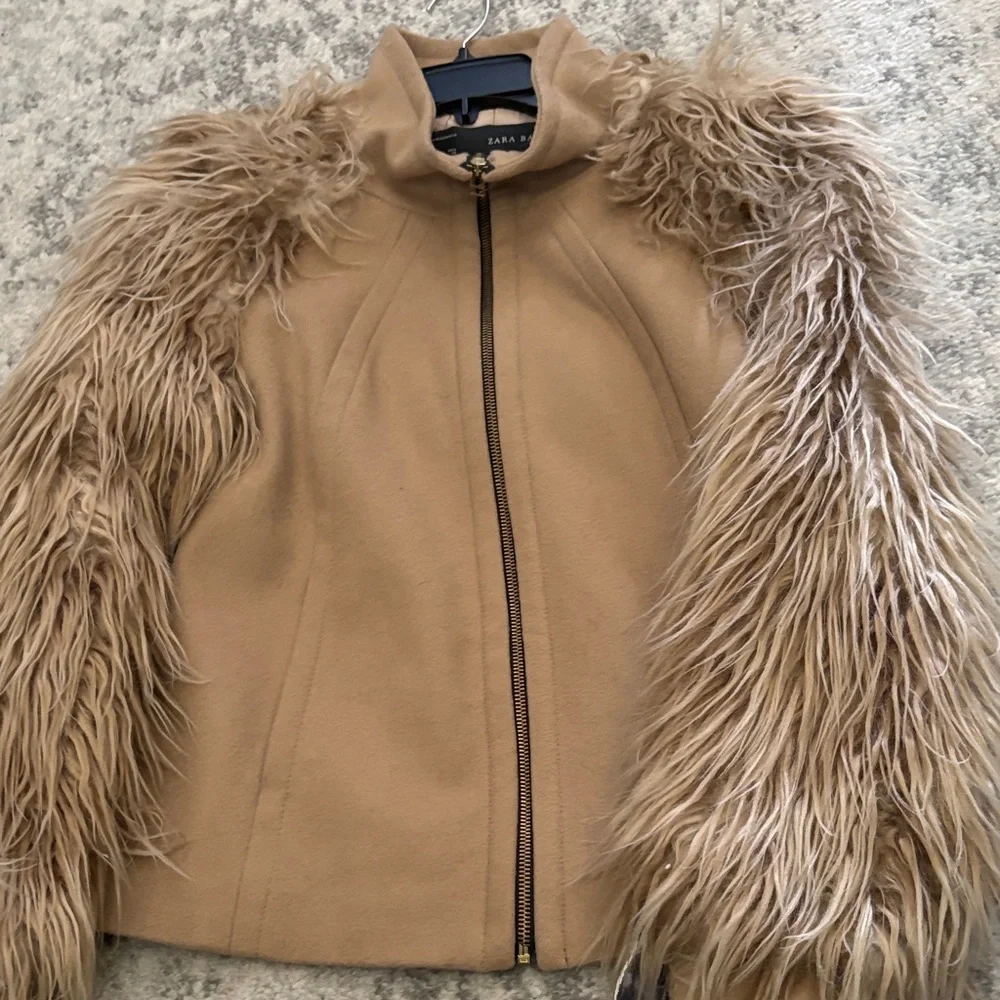 Zara Beige Jacket with Faux Fur Sleeves Unique Statement Piece XL - Picture 2 of 5